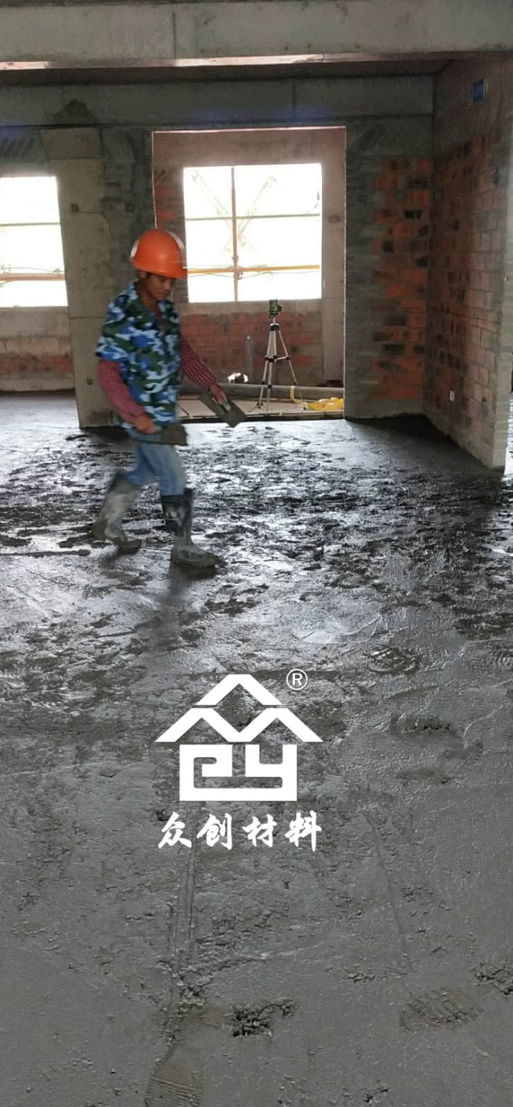 HKS改性聚丙烯保温隔声板现场施工现场-浇筑水泥